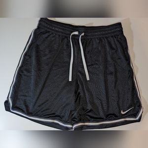 𝅺NIKE Dri-fit boy Shorts